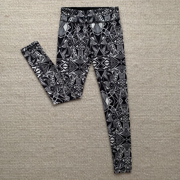 Geometric workout leggings NWOT - Picture 2 of 4